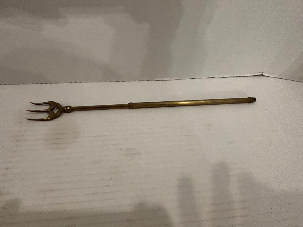 UNUSUAL EARLY BRASS TELESCOPING THREE-PRONG HEARTH FORK
