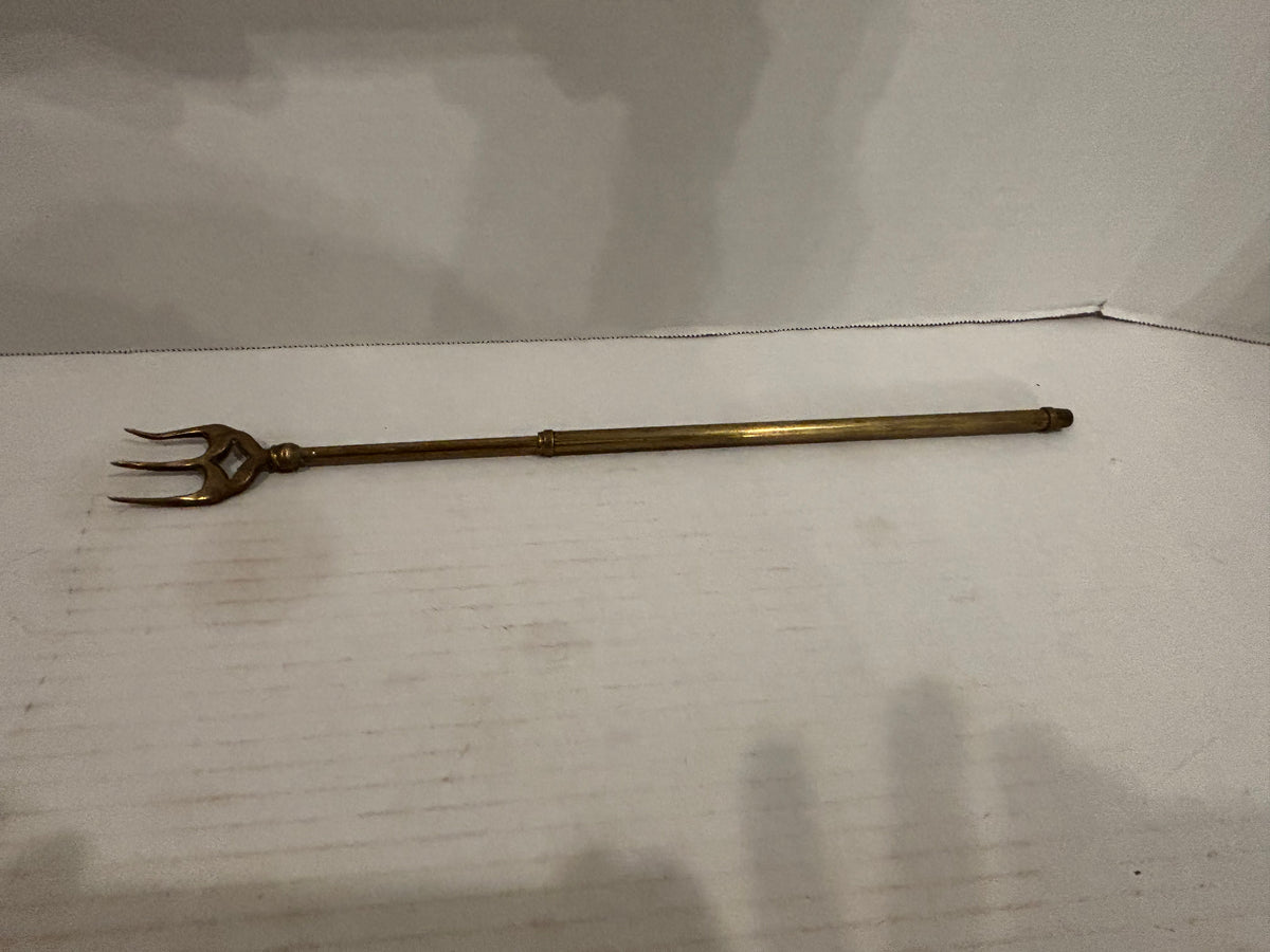 UNUSUAL EARLY BRASS TELESCOPING THREE-PRONG HEARTH FORK