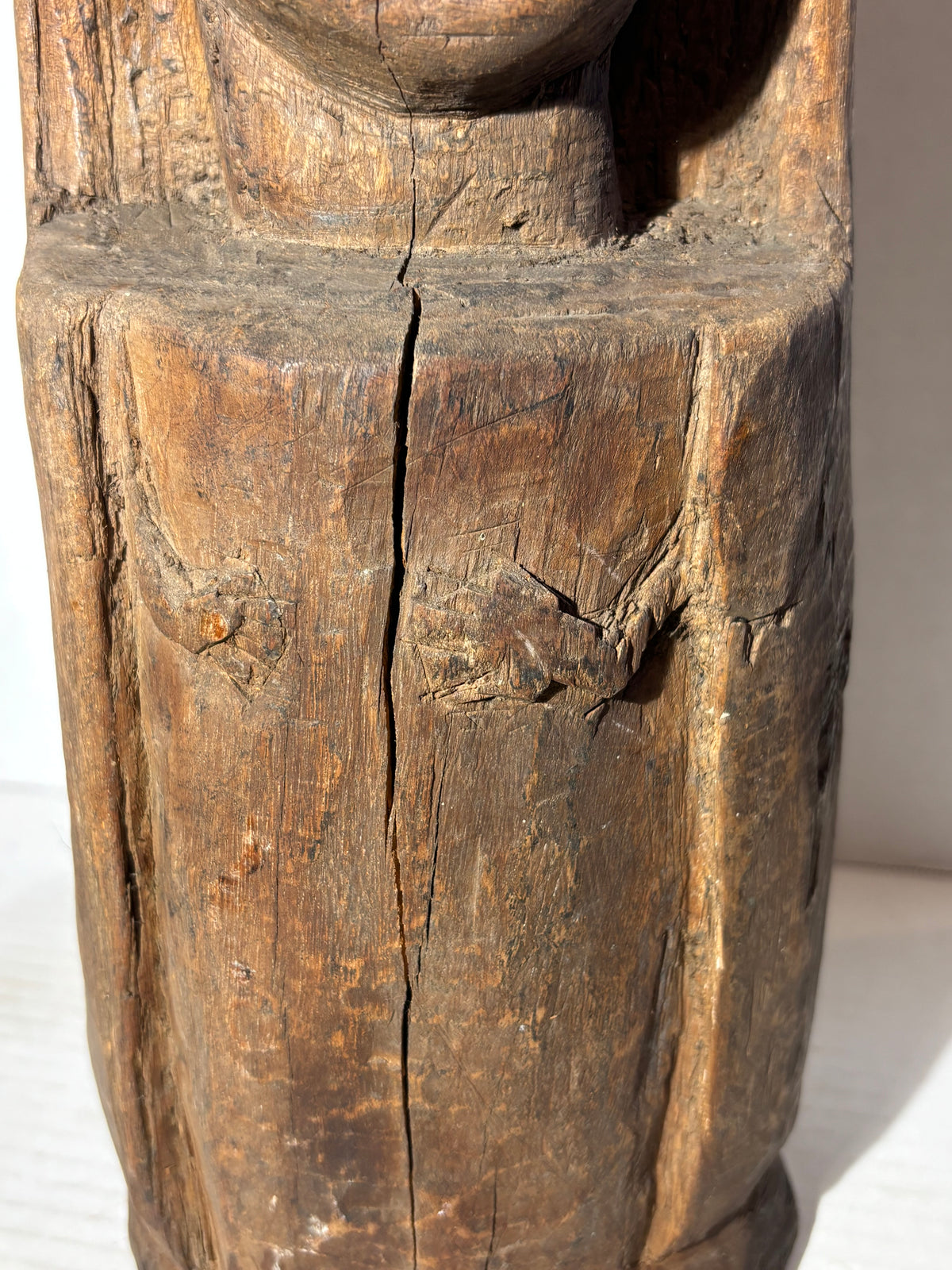 Exceptional Primitive Anthropomorphic Log-Form Folk Carving
