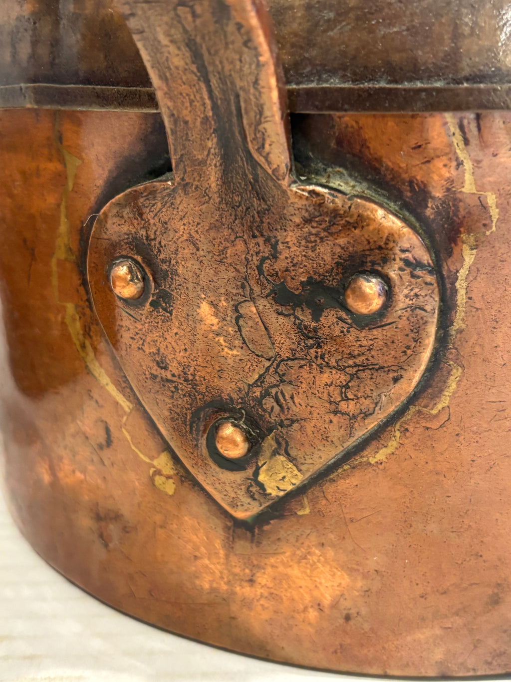 Exceptional Pair of Early French Dovetailed Copper Saucepans with Heart-Shaped Handle Mounts