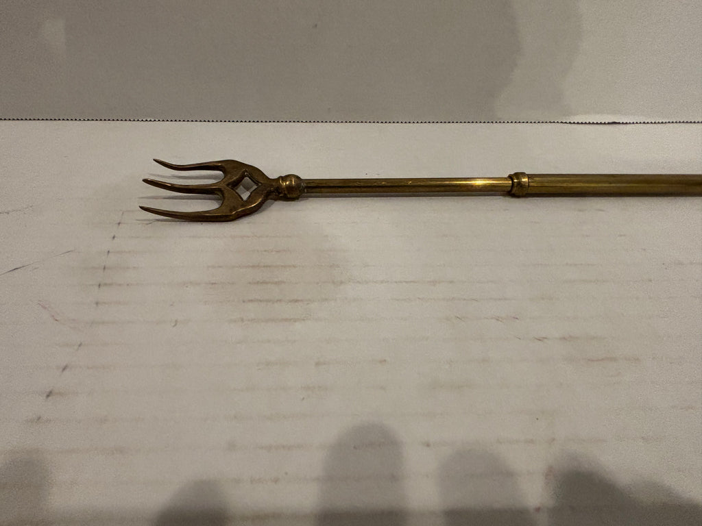 UNUSUAL EARLY BRASS TELESCOPING THREE-PRONG HEARTH FORK