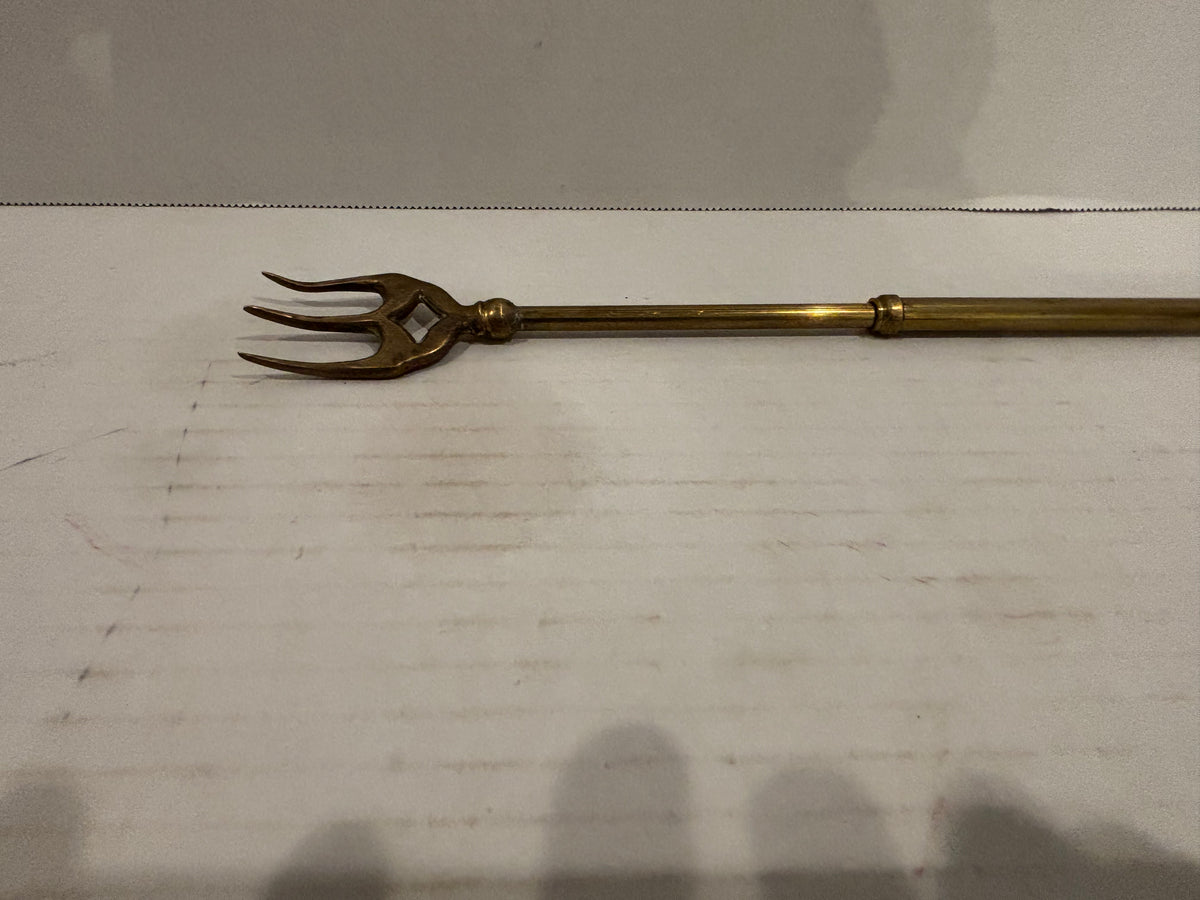 UNUSUAL EARLY BRASS TELESCOPING THREE-PRONG HEARTH FORK