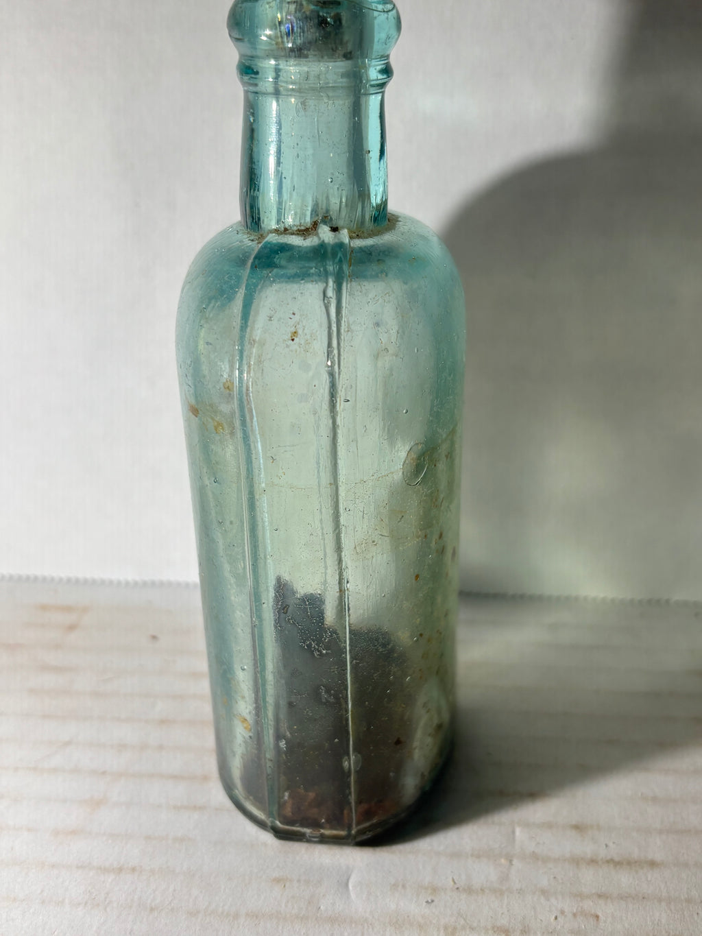 American Hand-Blown “Pond’s Extract” Apothecary Bottle Utica, New York, circa 1846–1855