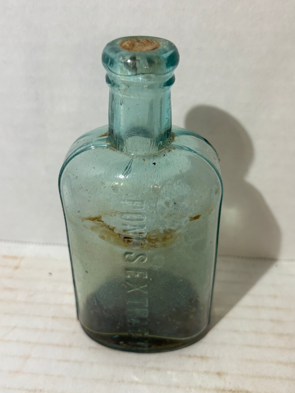 American Hand-Blown “Pond’s Extract” Apothecary Bottle Utica, New York, circa 1846–1855