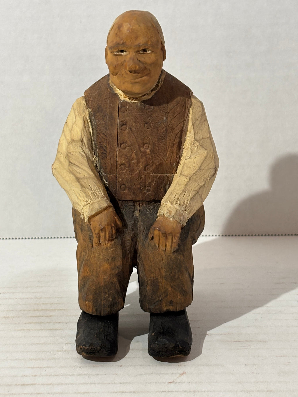 WONDERFULLY EXPRESSIVE CARVED & PAINTED FOLK PORTRAIT OF A SEATED GENTLEMAN