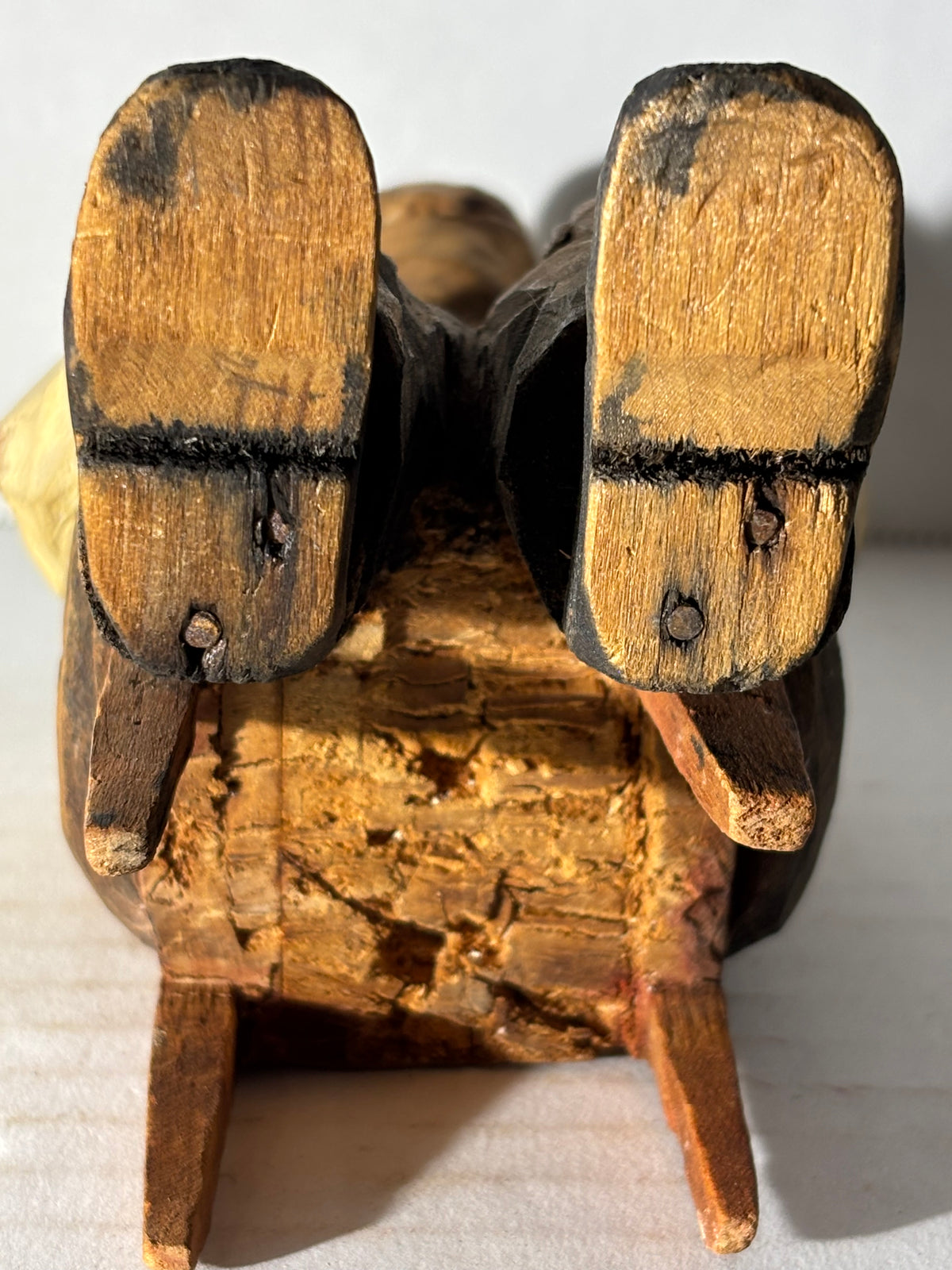 WONDERFULLY EXPRESSIVE CARVED & PAINTED FOLK PORTRAIT OF A SEATED GENTLEMAN