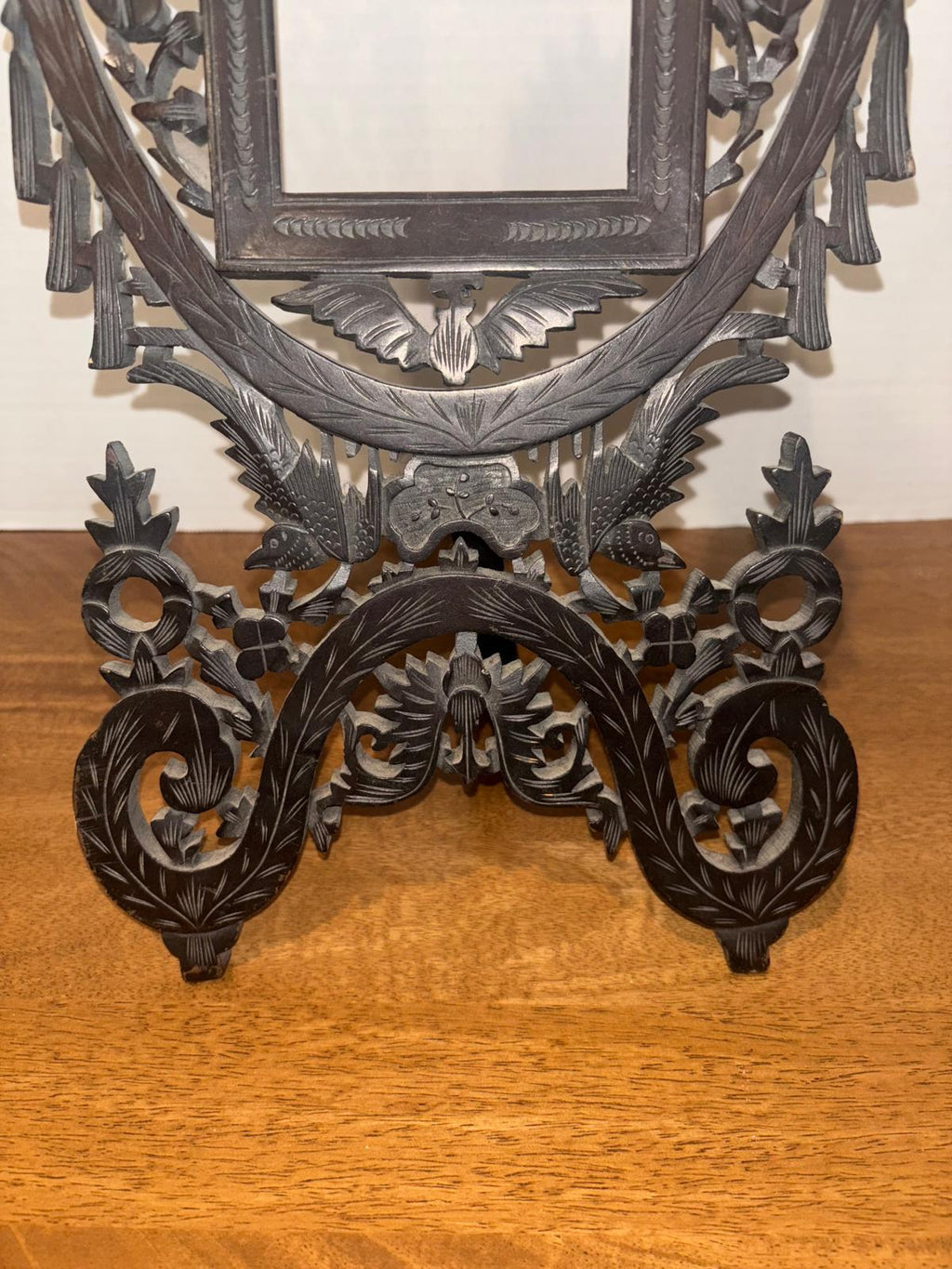 Swiss Black Forest Hand-Carved Standing Picture Frame Brienz School, ca. 1880–1900
