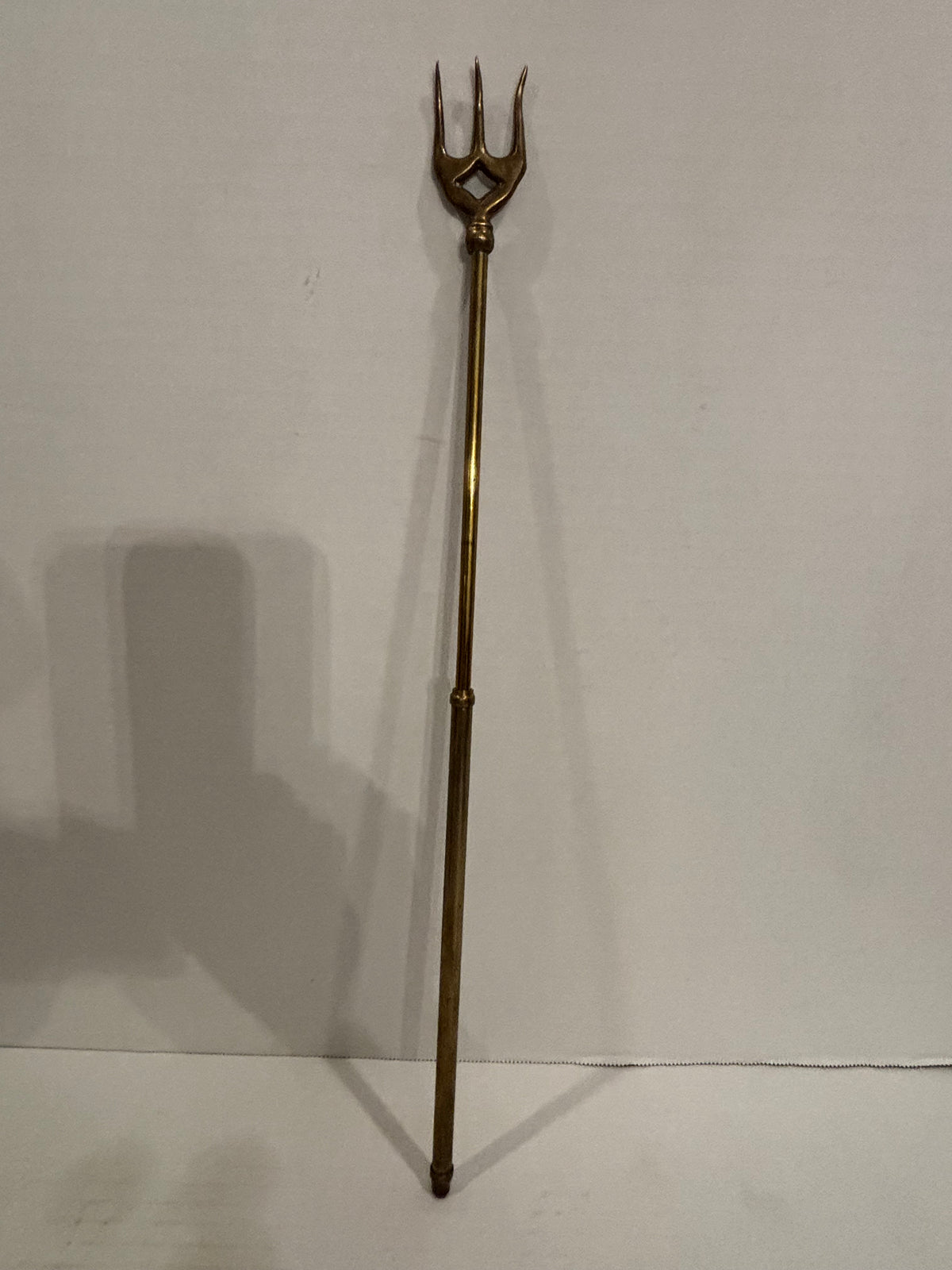 UNUSUAL EARLY BRASS TELESCOPING THREE-PRONG HEARTH FORK