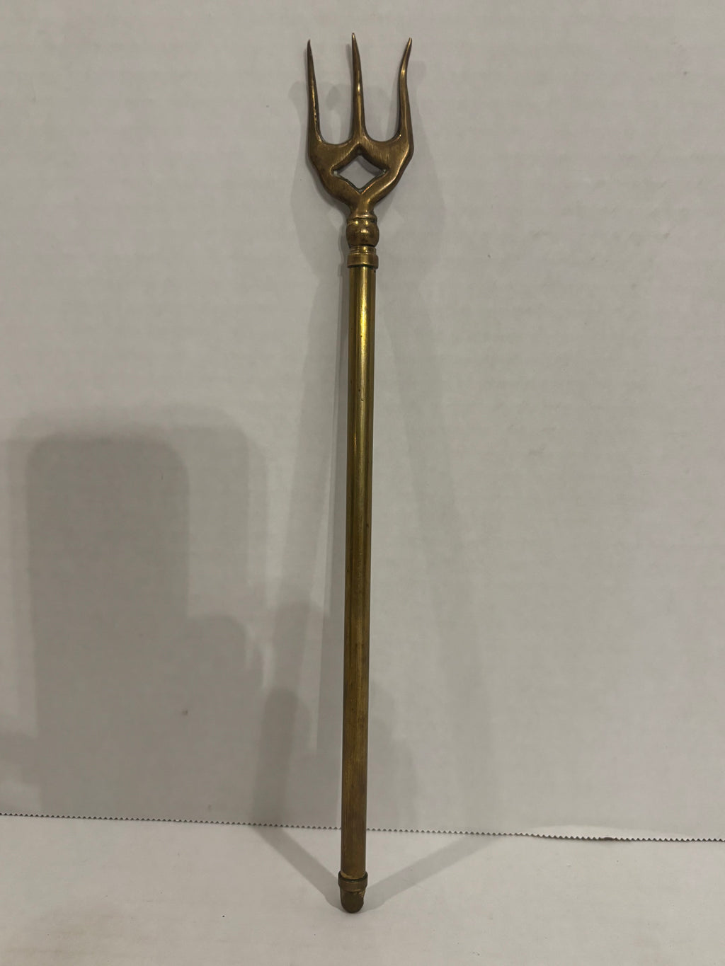 UNUSUAL EARLY BRASS TELESCOPING THREE-PRONG HEARTH FORK