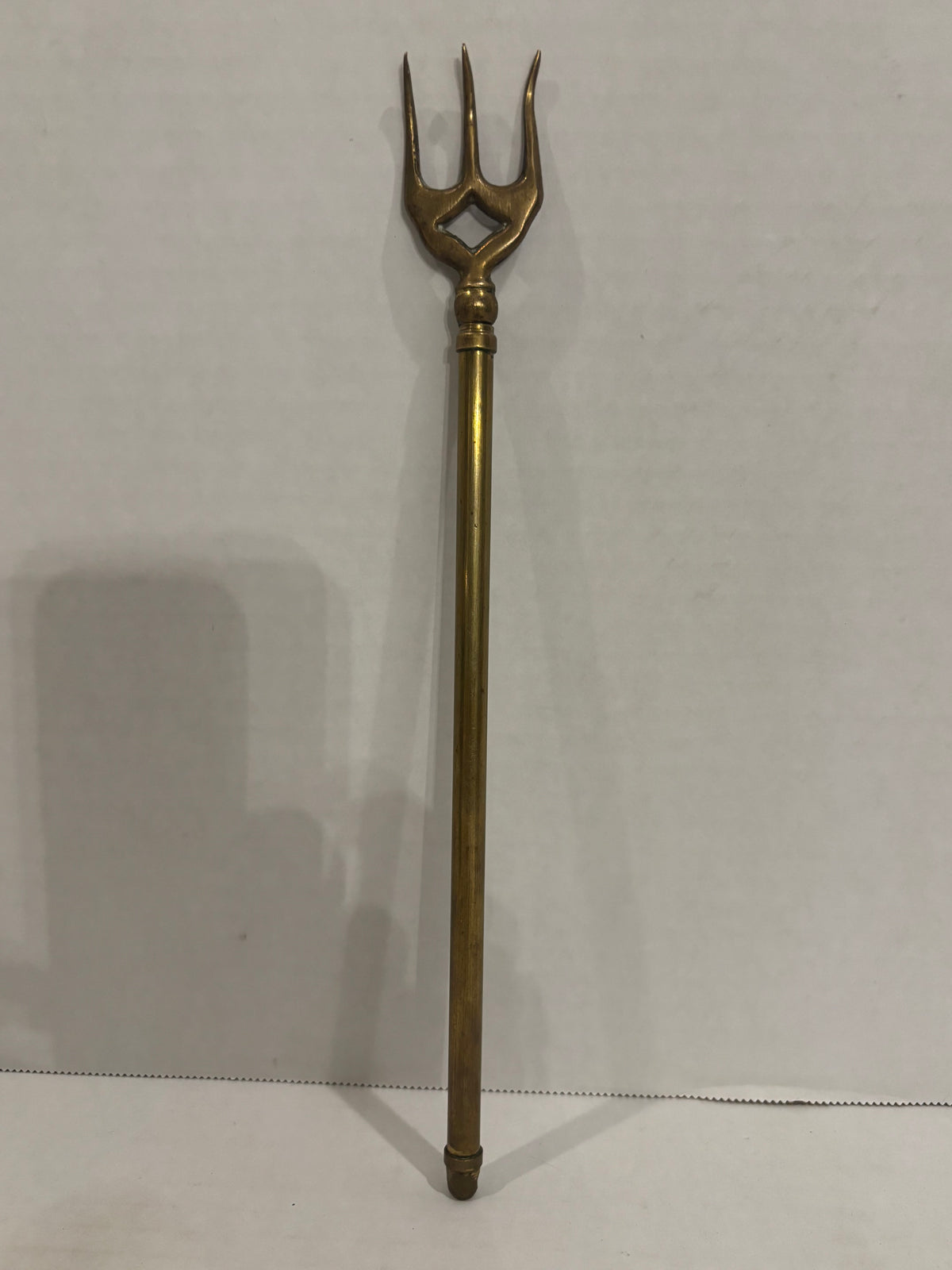 UNUSUAL EARLY BRASS TELESCOPING THREE-PRONG HEARTH FORK