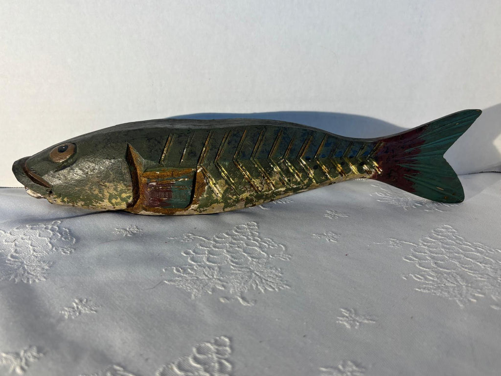 Hand-Carved American Folk Art Fish  Mid-20th Century 15 inches in length
