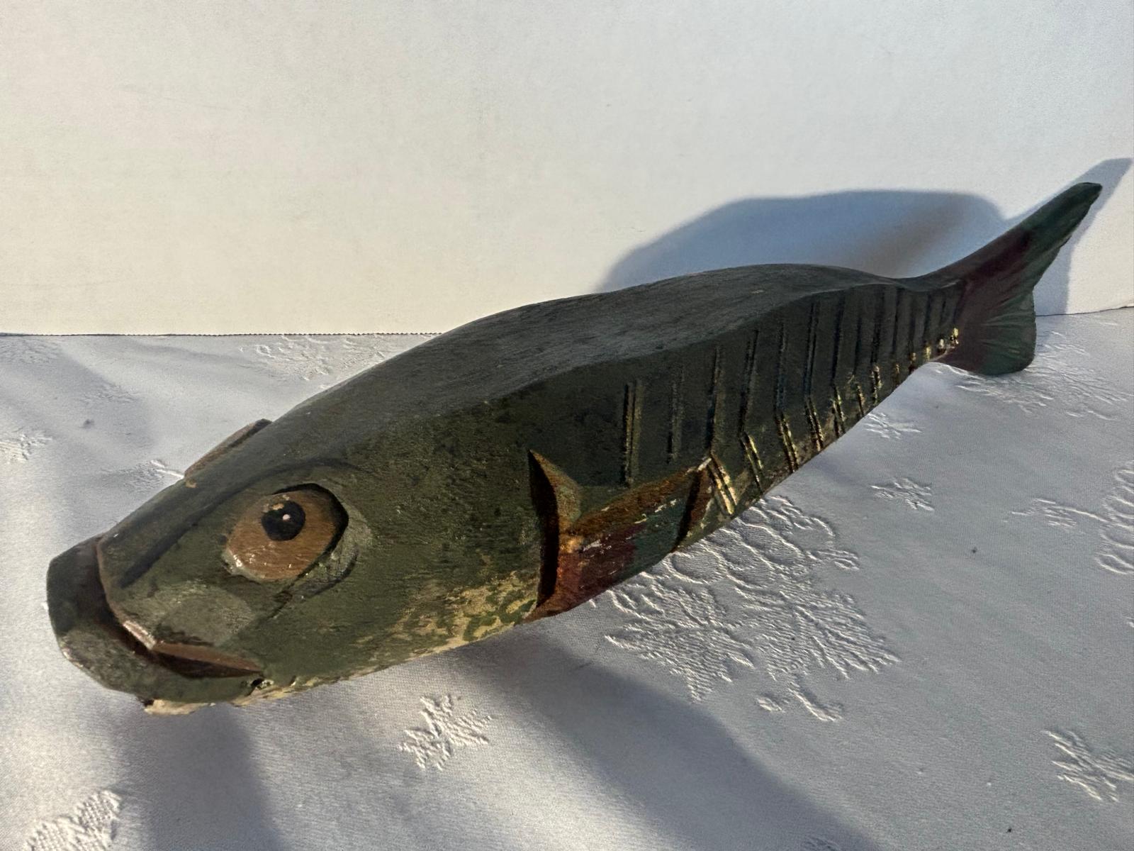 Hand-Carved American Folk Art Fish  Mid-20th Century 15 inches in length