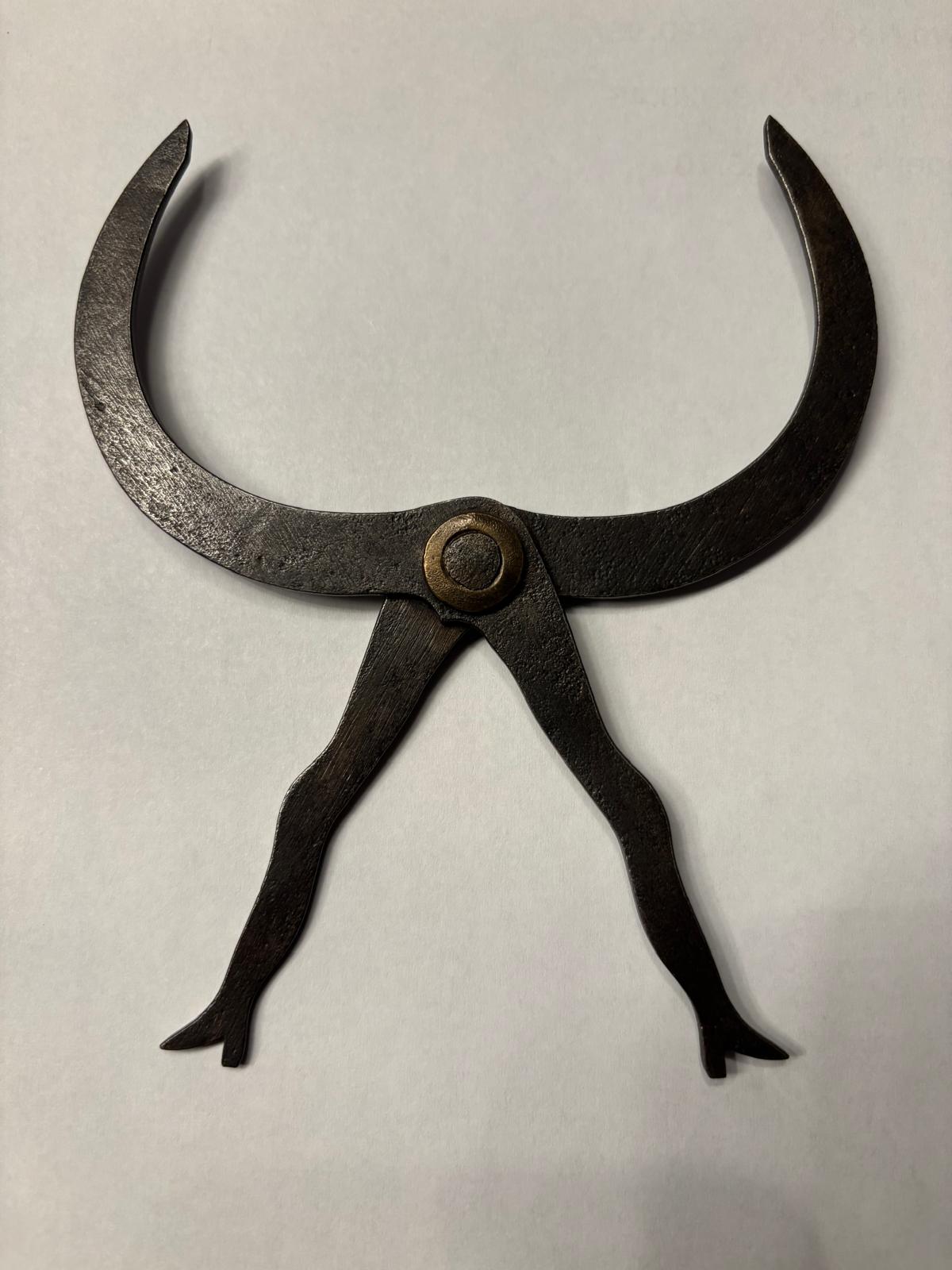 Hand-forged machinist’s or blacksmith’s outside calipers