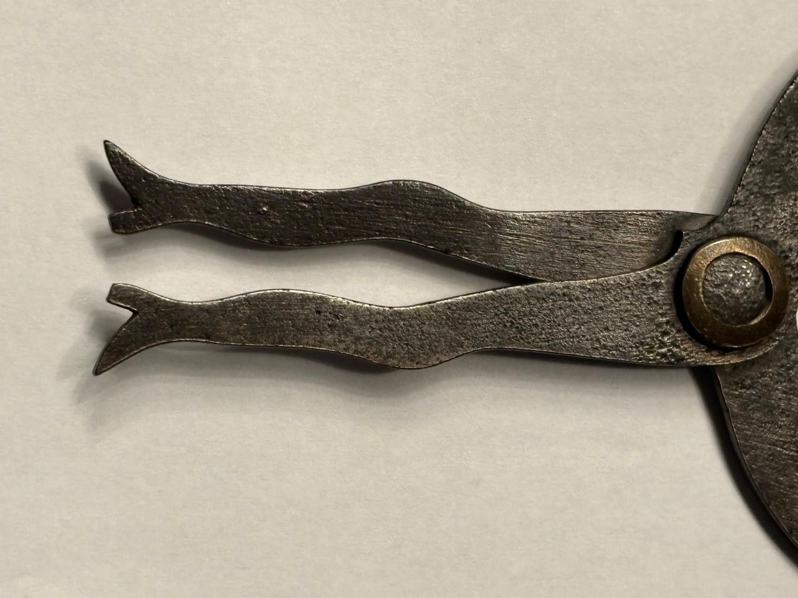 Hand-forged machinist’s or blacksmith’s outside calipers