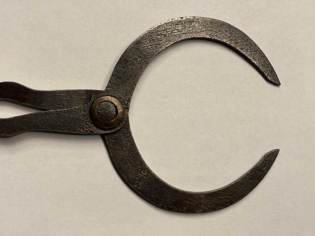 Hand-forged machinist’s or blacksmith’s outside calipers