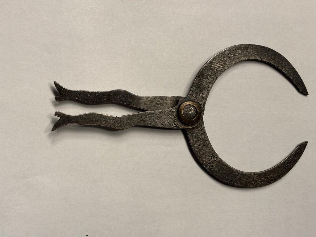 Hand-forged machinist’s or blacksmith’s outside calipers