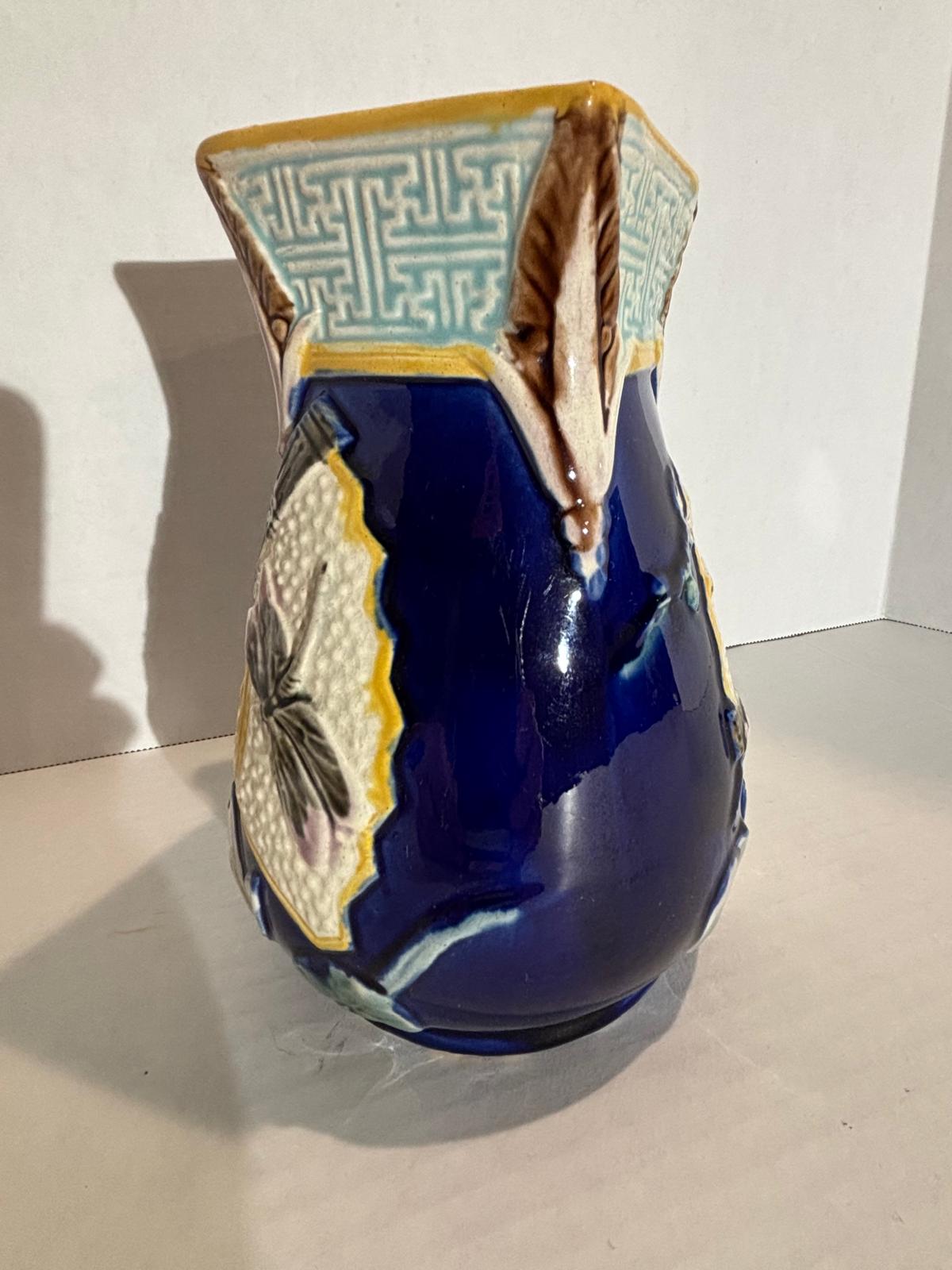 ENGLISH MAJOLICA PITCHER IN THE JAPONESQUE TASTE — ATTRIBUTED TO COPELAND & SONS (MINTON TRADITION), CIRCA 1875–1890