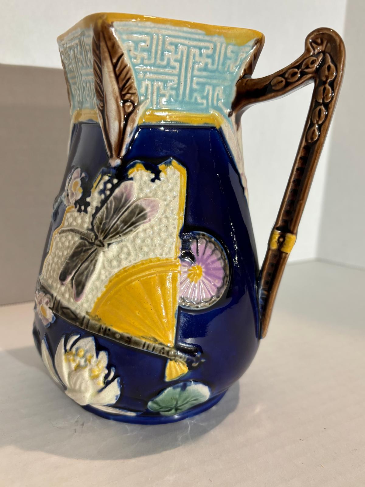 ENGLISH MAJOLICA PITCHER IN THE JAPONESQUE TASTE — ATTRIBUTED TO COPELAND & SONS (MINTON TRADITION), CIRCA 1875–1890