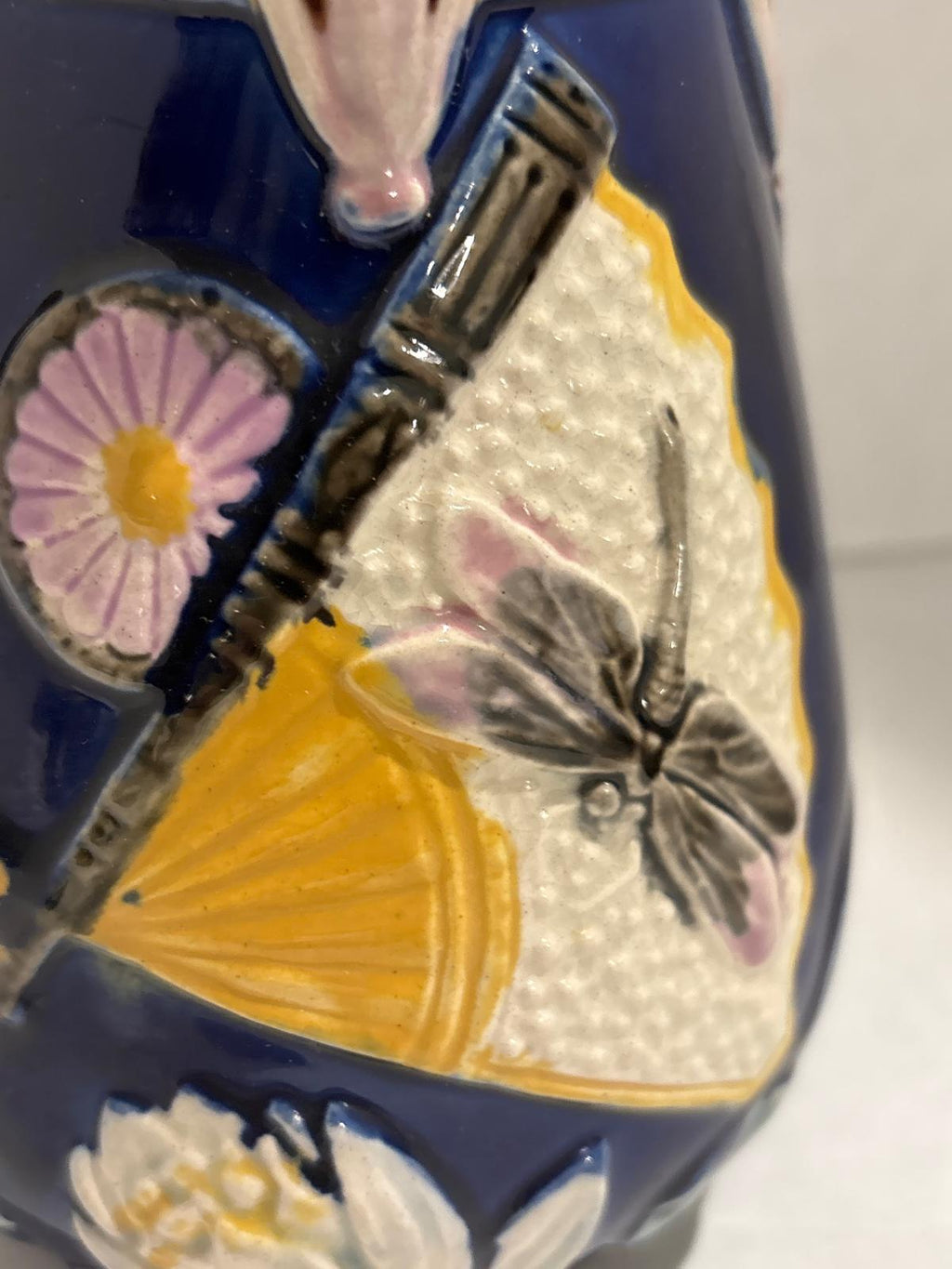 ENGLISH MAJOLICA PITCHER IN THE JAPONESQUE TASTE — ATTRIBUTED TO COPELAND & SONS (MINTON TRADITION), CIRCA 1875–1890