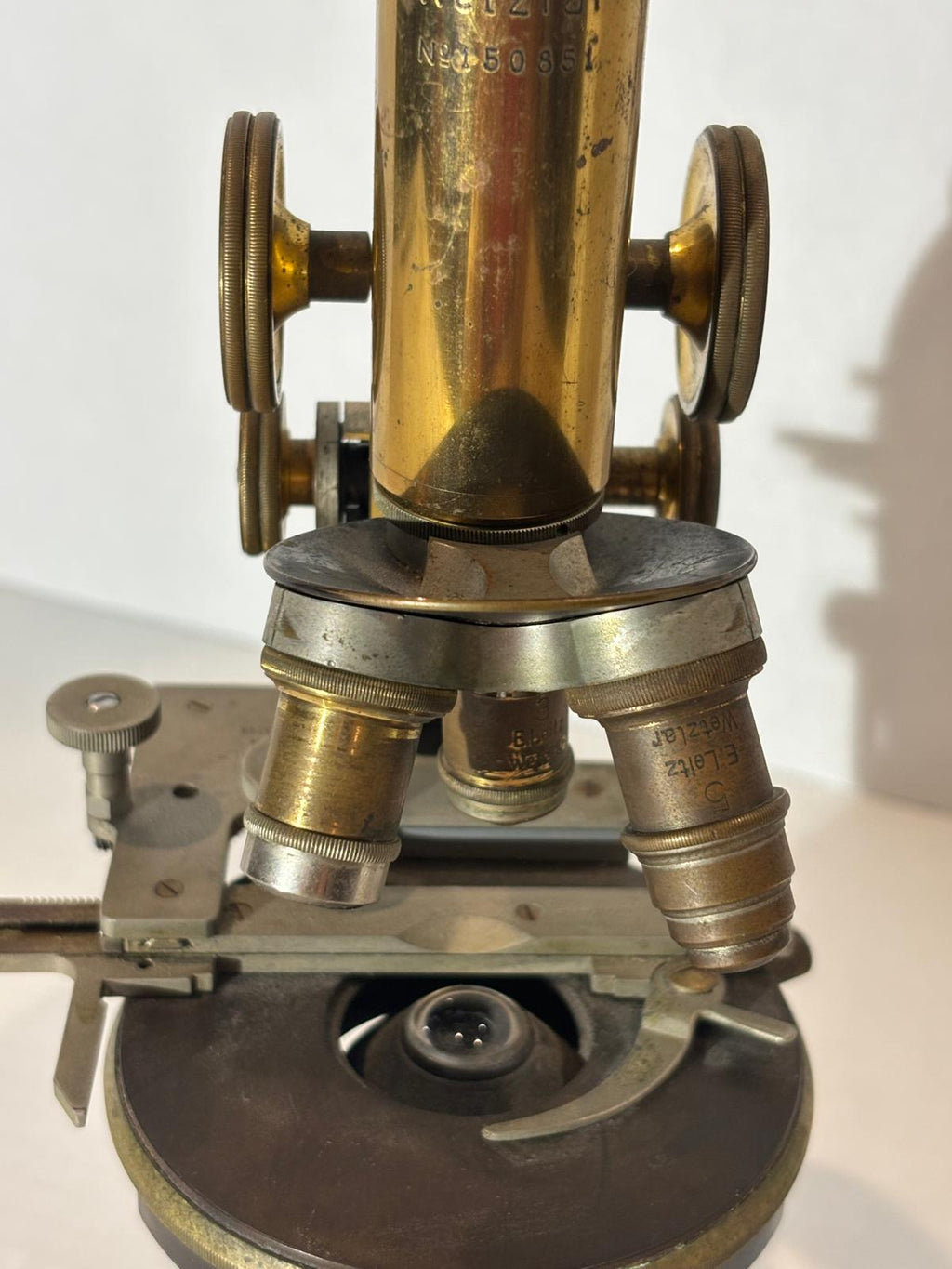 Early 20th Century Leitz Wetzlar Brass Microscope with Complete Matched Optics and Reichert Mechanical Stage — Working