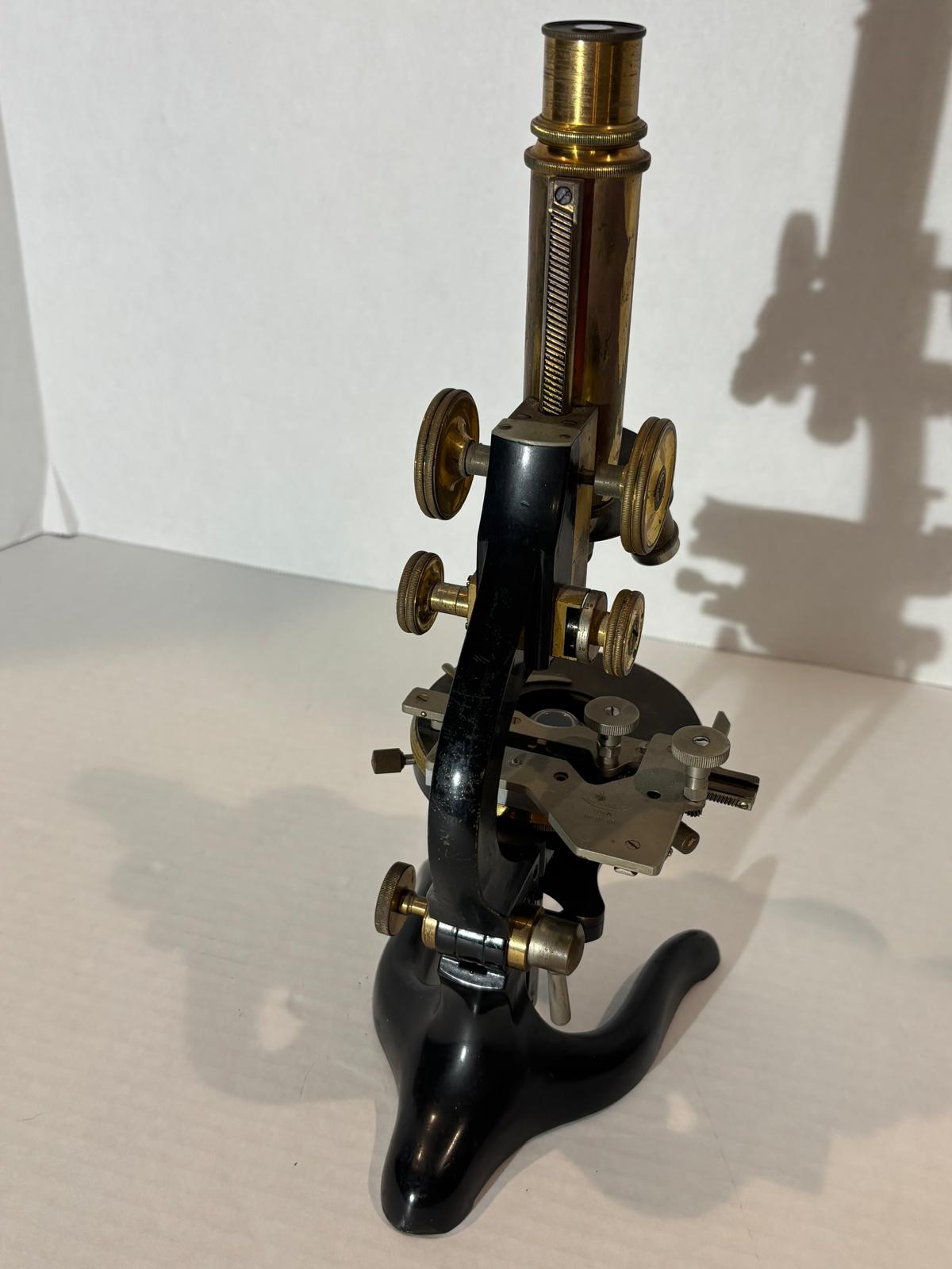 Early 20th Century Leitz Wetzlar Brass Microscope with Complete Matched Optics and Reichert Mechanical Stage — Working