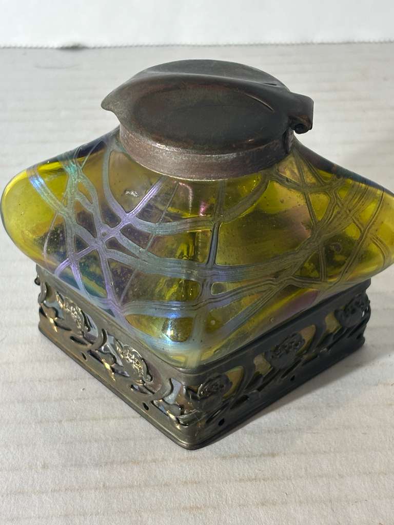 Art Nouveau Iridescent Art Glass Inkwell Attributed to Loetz, Bohemia, circa 1900