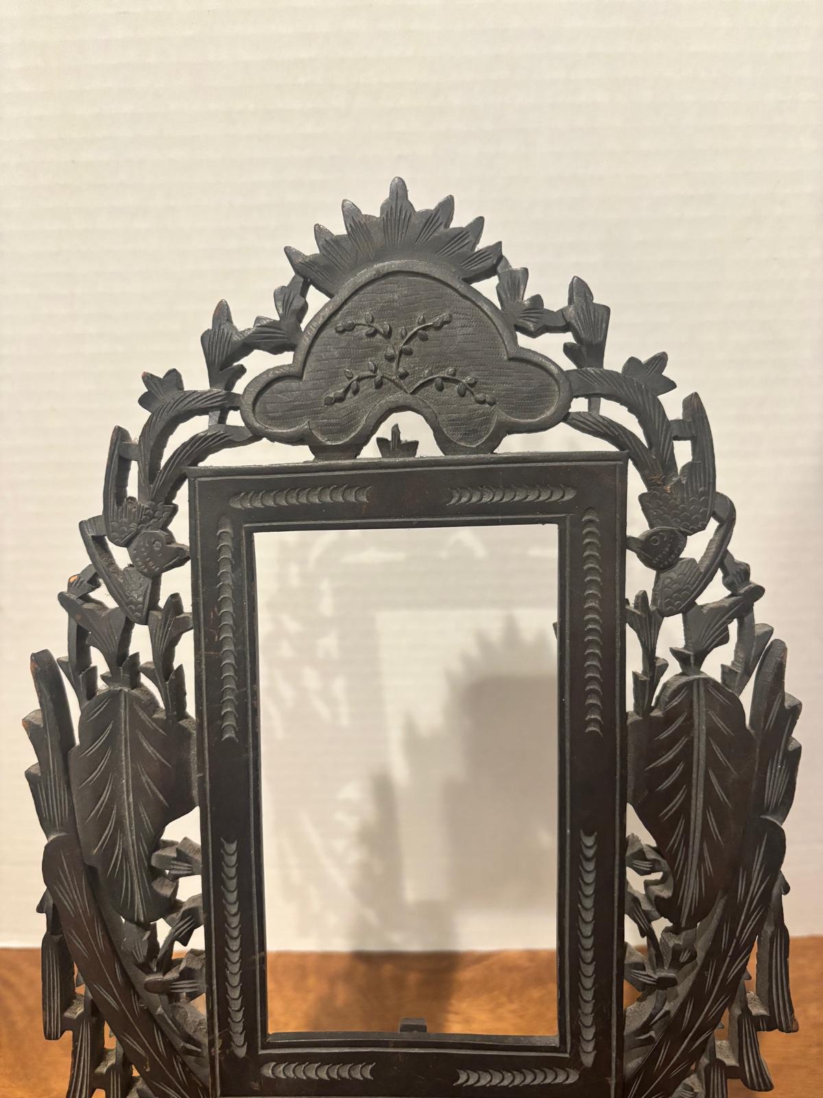 Swiss Black Forest Hand-Carved Standing Picture Frame Brienz School, ca. 1880–1900